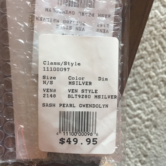 Brand New Un-altered Wedding Dress with Veil - Picture 4 of 5